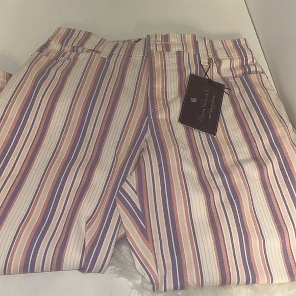 GLORIA VANDERBILT Amanda Capri SIZE 6Ribbon Pink Stripe Cropped Denim Pant NWT - Picture 3 of 8